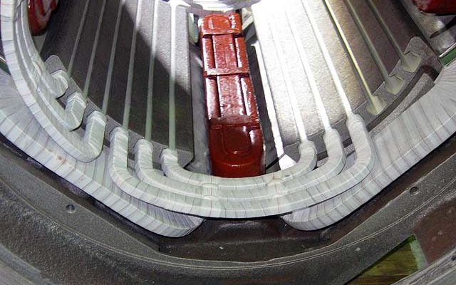 Polspulenwicklung einer Bahnmaschine / Fahrmotor, Neuwicklung von Elektromotoren / Gleichstrommotoren
