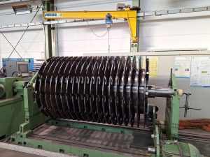Dynamisches Auswuchten eines Rotors mit 6 t Gewicht im Rahmen des Lohnwuchtens – präzise Reduzierung von Unwuchten für einen schwingungsarmen und betriebssicheren Einsatz.