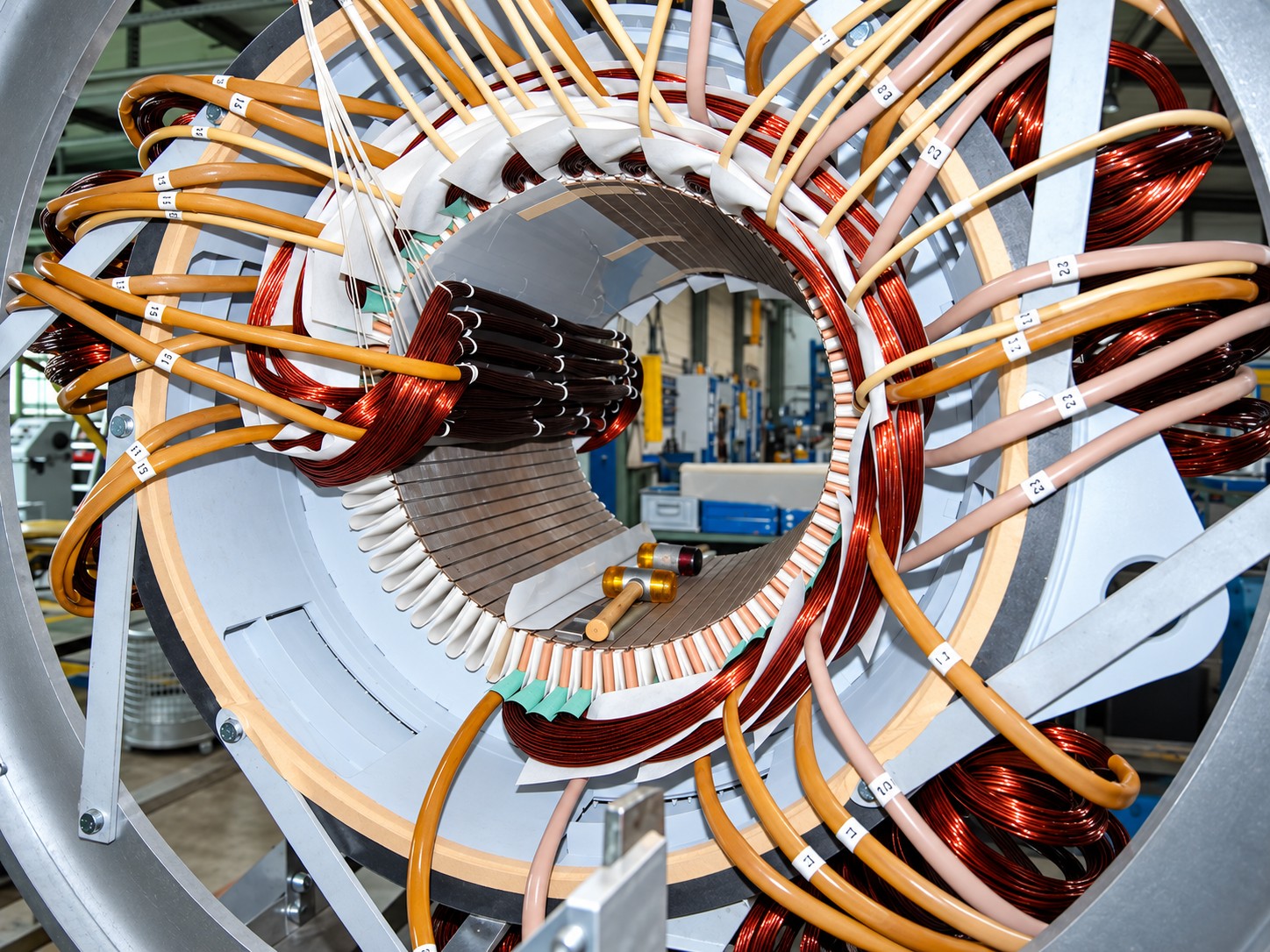Neuwicklung und Instandsetzung von Elektromotoren aller Hersteller bei der momac in Moers / NRW